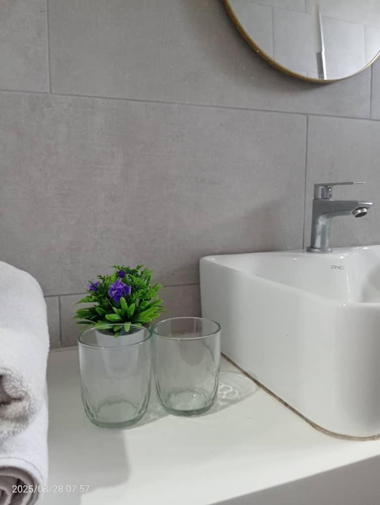 Pinay Home- The Shore Kota Kinabalu Ngoại thất bức ảnh